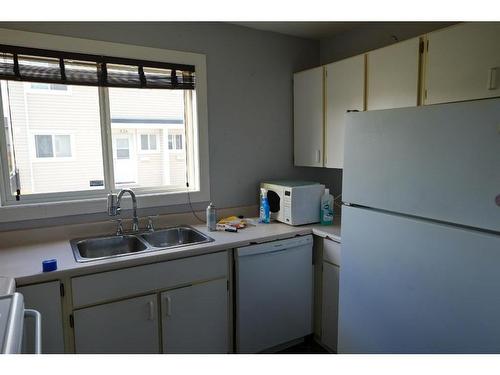 525-600 Signal Road, Fort Mcmurray, AB - Indoor Photo Showing Kitchen With Double Sink