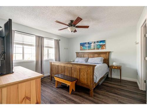 232 Sitka Drive, Fort Mcmurray, AB - Indoor Photo Showing Bedroom