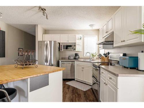 232 Sitka Drive, Fort Mcmurray, AB - Indoor Photo Showing Kitchen With Double Sink