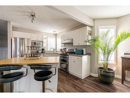 232 Sitka Drive, Fort Mcmurray, AB - Indoor Photo Showing Kitchen