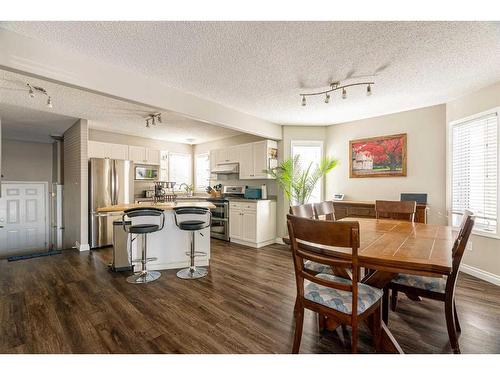 232 Sitka Drive, Fort Mcmurray, AB - Indoor Photo Showing Dining Room