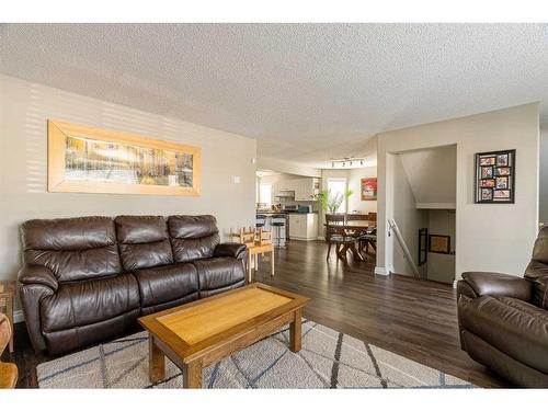 232 Sitka Drive, Fort Mcmurray, AB - Indoor Photo Showing Living Room