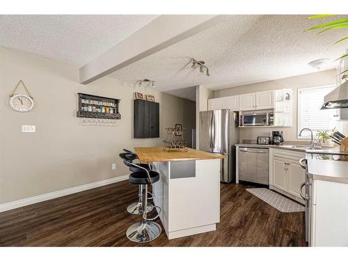 232 Sitka Drive, Fort Mcmurray, AB - Indoor Photo Showing Kitchen