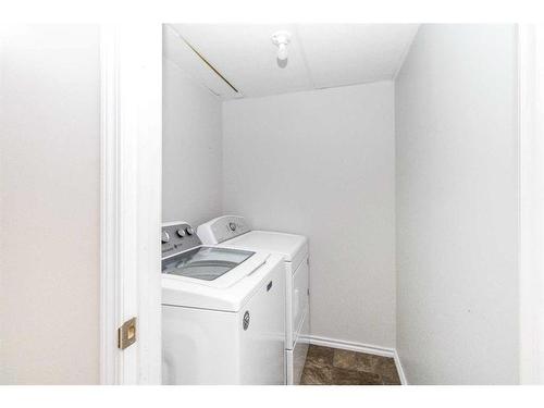 129 Cinnamon Street, Fort Mcmurray, AB - Indoor Photo Showing Laundry Room