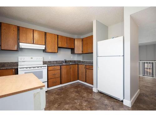 4-400 Silin Forest Road, Fort Mcmurray, AB - Indoor Photo Showing Kitchen With Double Sink