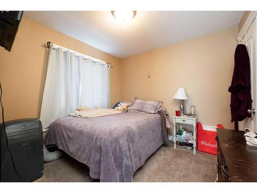 101 Huberman Way, Fort Mcmurray, AB - Indoor Photo Showing Bedroom