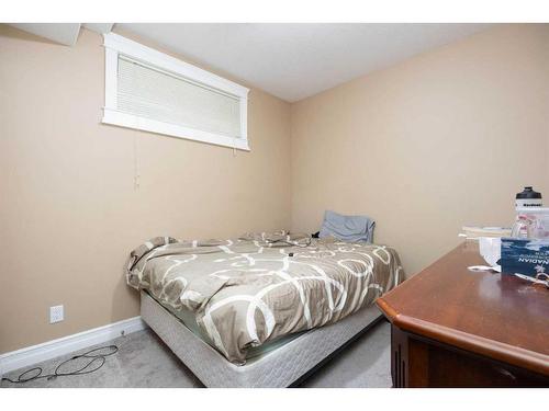 101 Huberman Way, Fort Mcmurray, AB - Indoor Photo Showing Bedroom