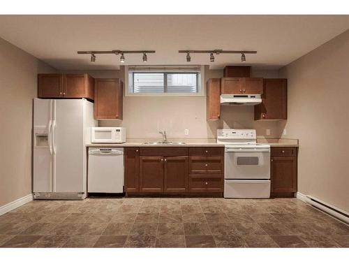 324 Falcon Drive, Fort Mcmurray, AB - Indoor Photo Showing Kitchen