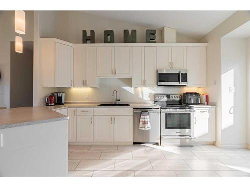 228 Beaverlodge Close, Fort Mcmurray, AB - Indoor Photo Showing Kitchen