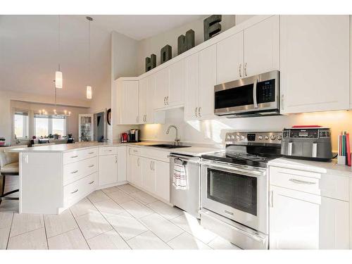 228 Beaverlodge Close, Fort Mcmurray, AB - Indoor Photo Showing Kitchen With Upgraded Kitchen