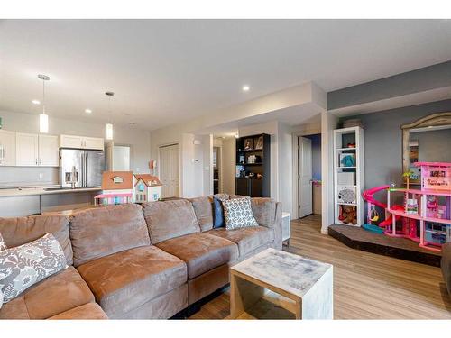 228 Beaverlodge Close, Fort Mcmurray, AB - Indoor Photo Showing Living Room