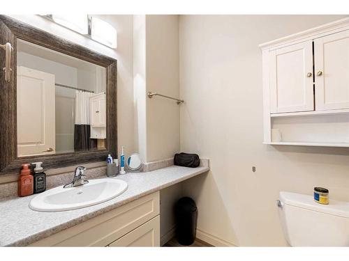 228 Beaverlodge Close, Fort Mcmurray, AB - Indoor Photo Showing Bathroom