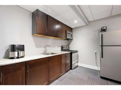 588 Heritage Drive, Fort Mcmurray, AB - Indoor Photo Showing Kitchen