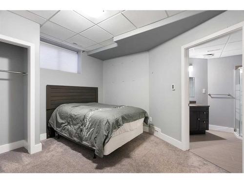 588 Heritage Drive, Fort Mcmurray, AB - Indoor Photo Showing Bedroom