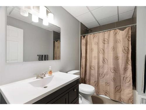 588 Heritage Drive, Fort Mcmurray, AB - Indoor Photo Showing Bathroom