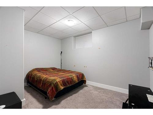 588 Heritage Drive, Fort Mcmurray, AB - Indoor Photo Showing Bedroom