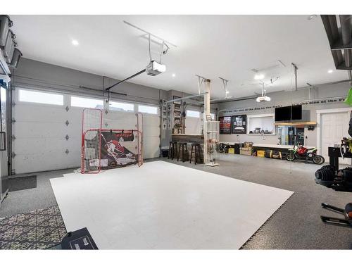 588 Heritage Drive, Fort Mcmurray, AB - Indoor Photo Showing Garage