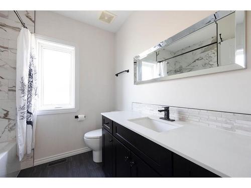 109 Pope Bay, Fort Mcmurray, AB - Indoor Photo Showing Bathroom