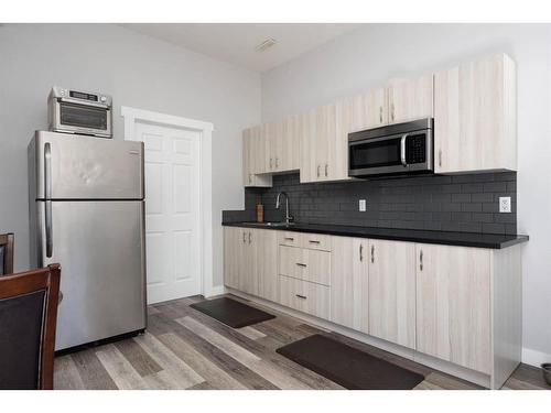 109 Pope Bay, Fort Mcmurray, AB - Indoor Photo Showing Kitchen