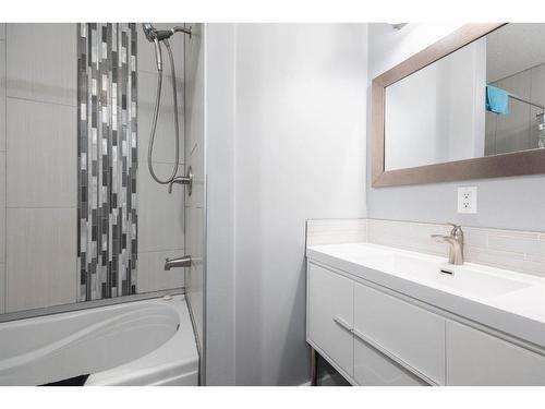 109 Pope Bay, Fort Mcmurray, AB - Indoor Photo Showing Bathroom