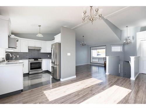 109 Pope Bay, Fort Mcmurray, AB - Indoor Photo Showing Kitchen With Upgraded Kitchen