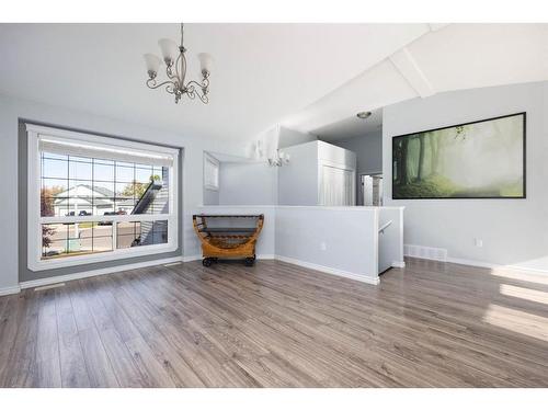 109 Pope Bay, Fort Mcmurray, AB - Indoor Photo Showing Living Room