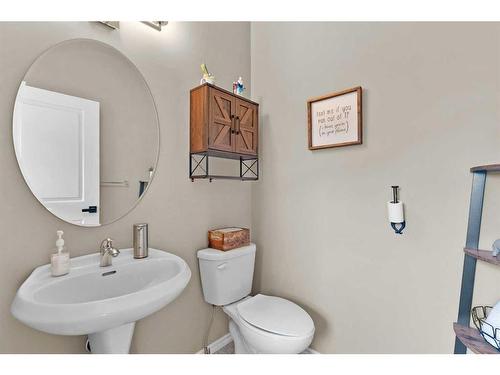 54 Mackenzie Way, Carstairs, AB - Indoor Photo Showing Bathroom