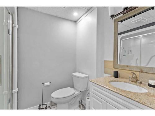 54 Mackenzie Way, Carstairs, AB - Indoor Photo Showing Bathroom