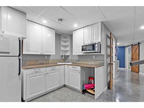 54 Mackenzie Way, Carstairs, AB - Indoor Photo Showing Kitchen