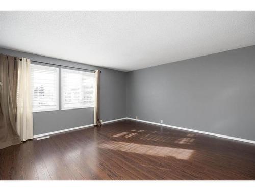 240 Windsor Drive, Fort Mcmurray, AB - Indoor Photo Showing Other Room