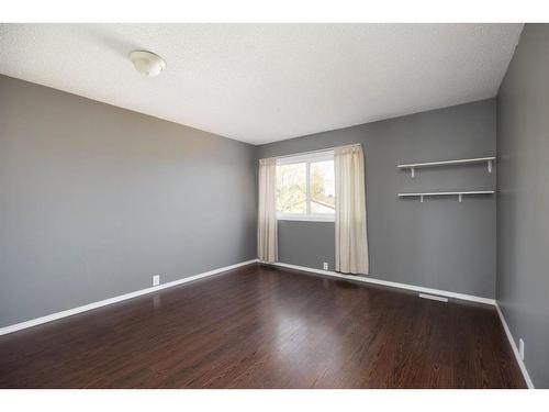 240 Windsor Drive, Fort Mcmurray, AB - Indoor Photo Showing Other Room