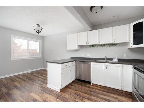 240 Windsor Drive, Fort Mcmurray, AB - Indoor Photo Showing Kitchen