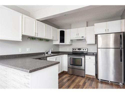 240 Windsor Drive, Fort Mcmurray, AB - Indoor Photo Showing Kitchen