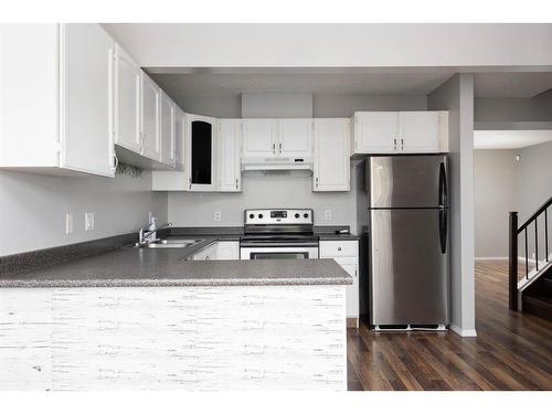 240 Windsor Drive, Fort Mcmurray, AB - Indoor Photo Showing Kitchen