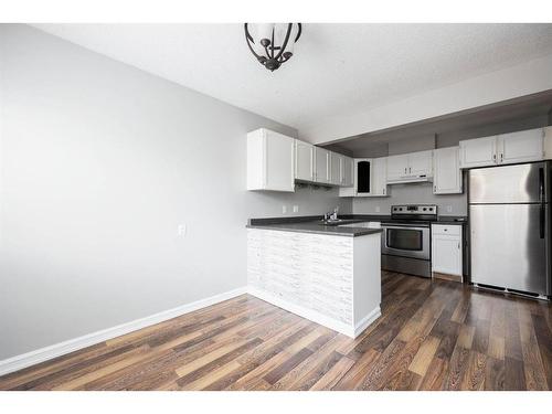 240 Windsor Drive, Fort Mcmurray, AB - Indoor Photo Showing Kitchen