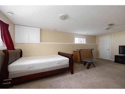 152 Burry Road, Fort Mcmurray, AB - Indoor Photo Showing Bedroom