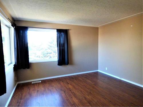 10322 104 Avenue, Lac La Biche, AB - Indoor Photo Showing Other Room