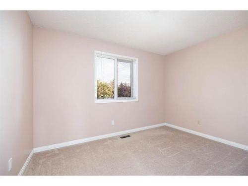 209 Brooks Place, Fort Mcmurray, AB - Indoor Photo Showing Other Room