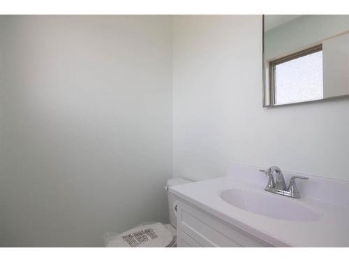 209 Brooks Place, Fort Mcmurray, AB - Indoor Photo Showing Bathroom