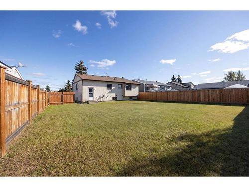 209 Brooks Place, Fort Mcmurray, AB - Outdoor With Backyard