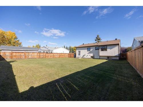 209 Brooks Place, Fort Mcmurray, AB - Outdoor With Backyard