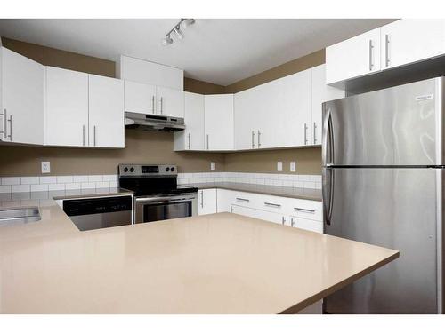 87-401 Athabasca Avenue, Fort Mcmurray, AB - Indoor Photo Showing Kitchen