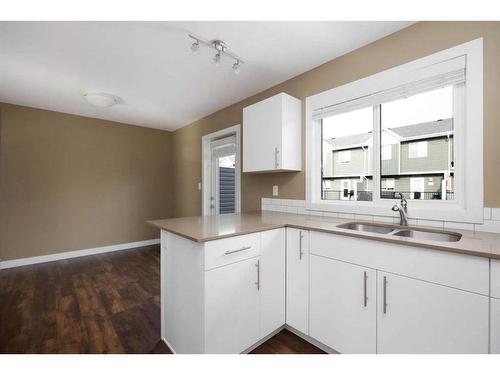 87-401 Athabasca Avenue, Fort Mcmurray, AB - Indoor Photo Showing Kitchen With Double Sink