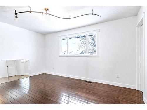 122 Leigh Crescent, Fort Mcmurray, AB - Indoor Photo Showing Other Room