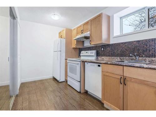 122 Leigh Crescent, Fort Mcmurray, AB - Indoor Photo Showing Kitchen