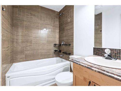 122 Leigh Crescent, Fort Mcmurray, AB - Indoor Photo Showing Bathroom