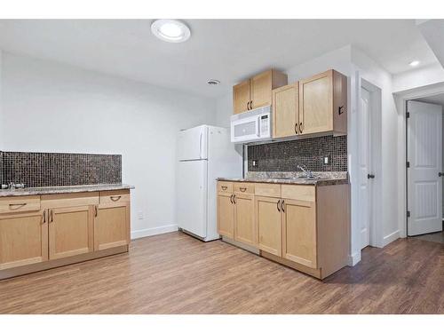 122 Leigh Crescent, Fort Mcmurray, AB - Indoor Photo Showing Kitchen