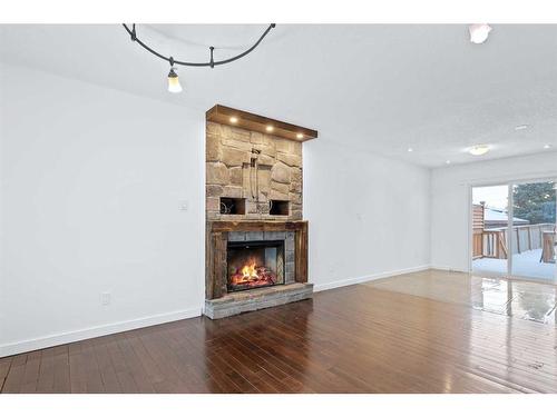 122 Leigh Crescent, Fort Mcmurray, AB - Indoor Photo Showing Living Room With Fireplace