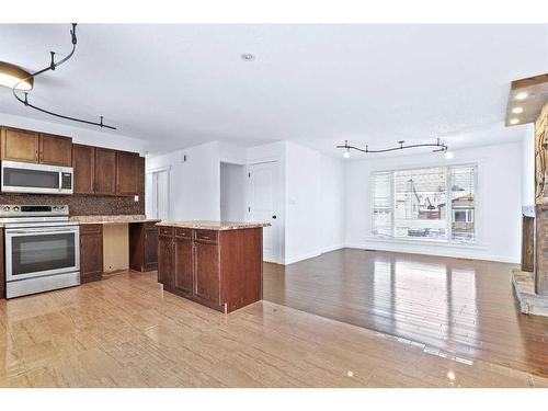 122 Leigh Crescent, Fort Mcmurray, AB - Indoor Photo Showing Kitchen