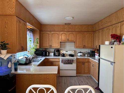 10318 103 Ave, Lac La Biche, AB - Indoor Photo Showing Kitchen